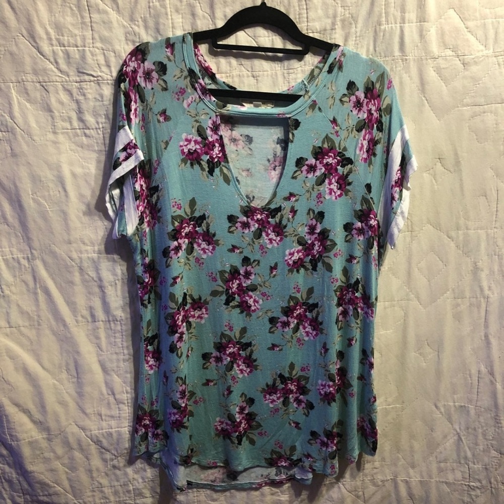 Floral V-neck Tee